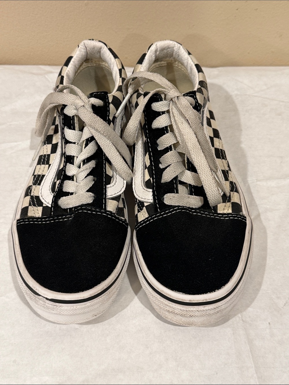 Vans Old Skool Checkerboard Low Top Sneakers - Black & White Super cool skater